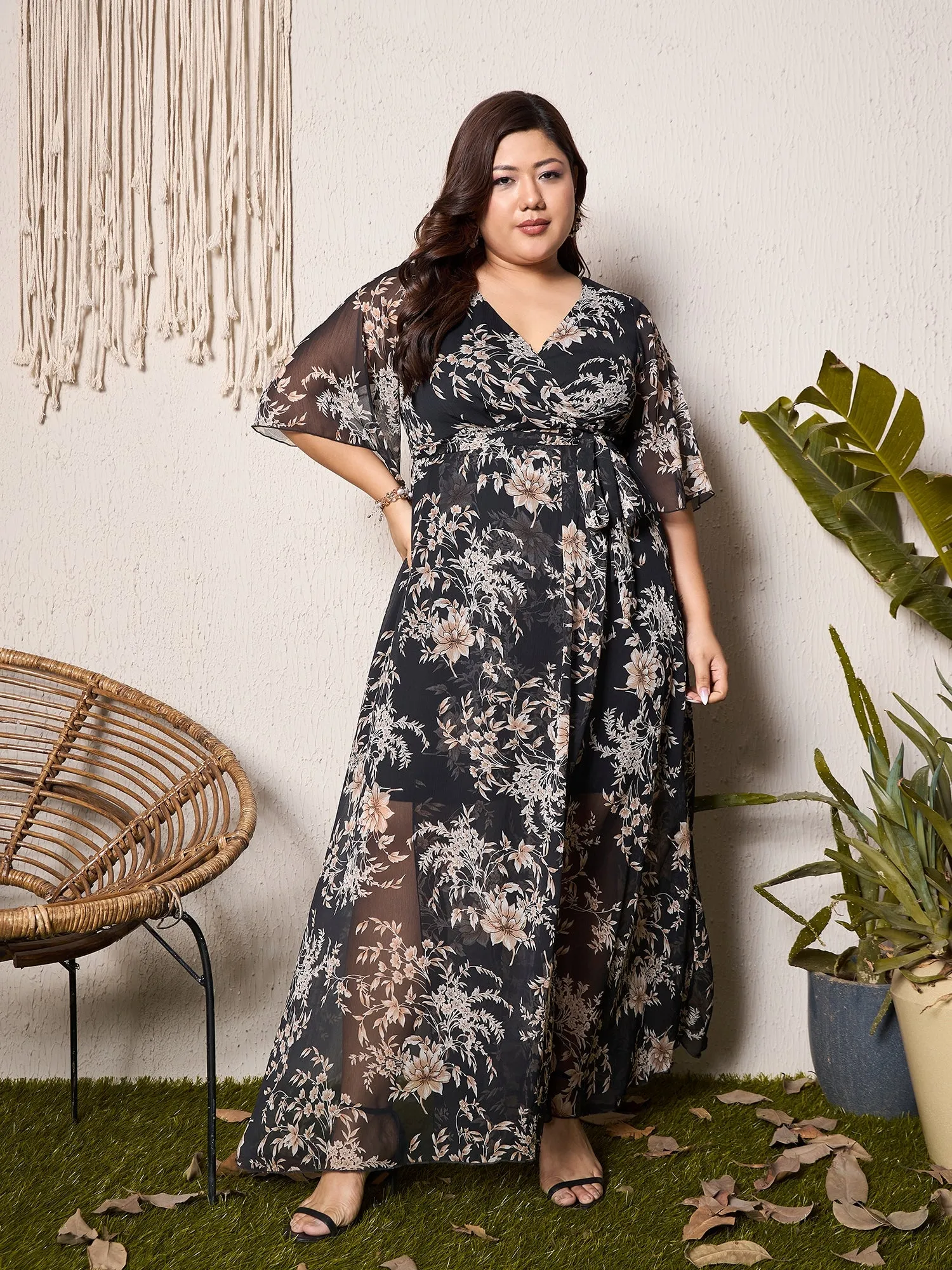 Berrylush Curve Women Black Floral Print V-Neck Short Sleeve Maxi Dress