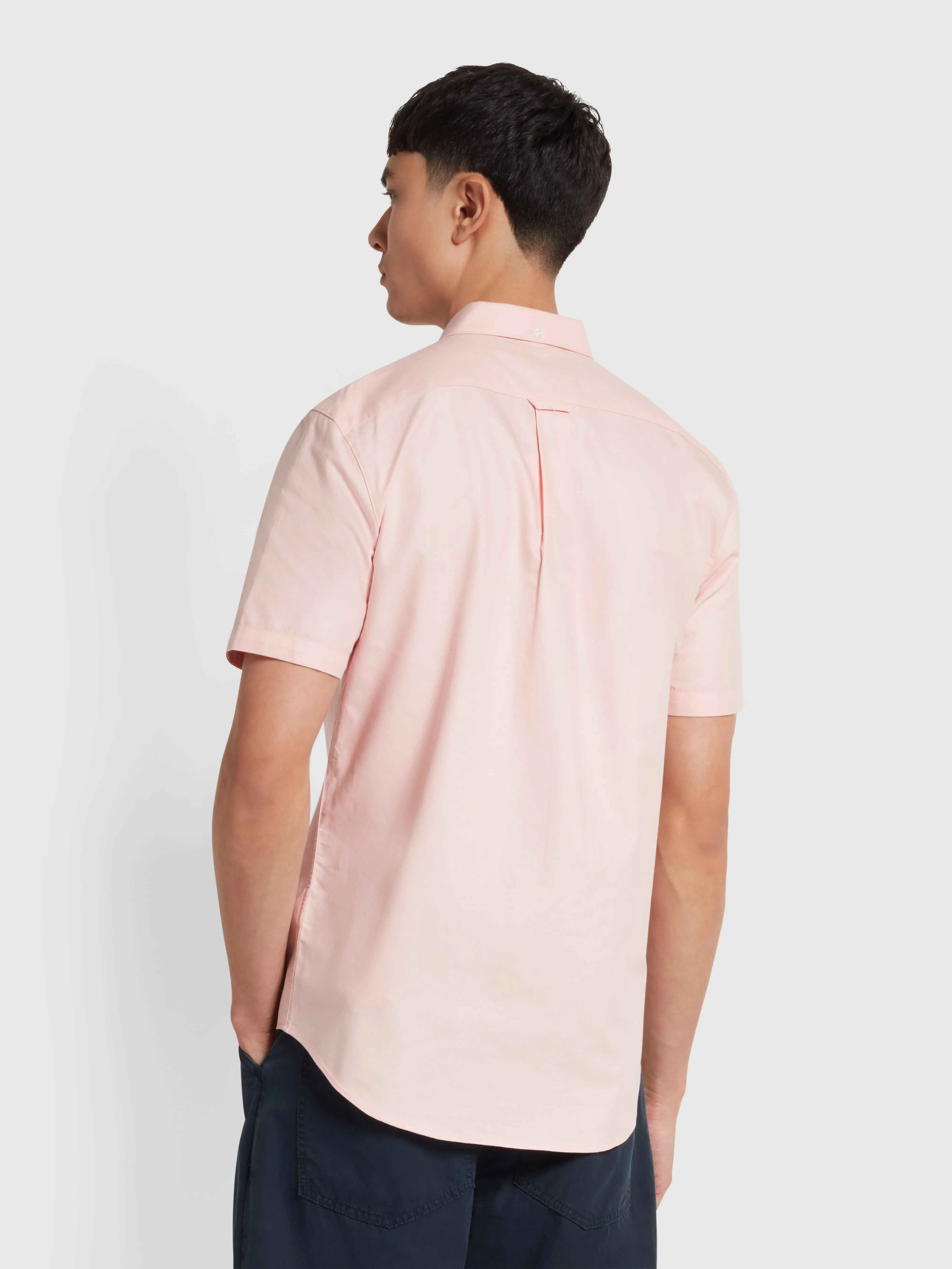 Brewer Short Sleeve Oxford Shirt In Powder Pink