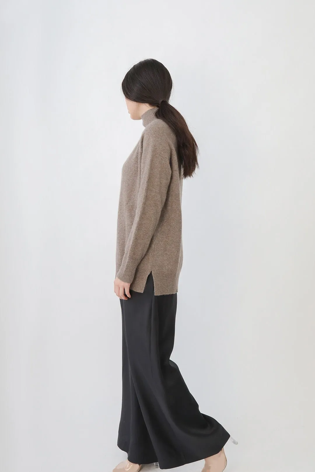 ISLAY TURTLENECK SWEATER IN ITALIAN SPUN CASHMERE SILK