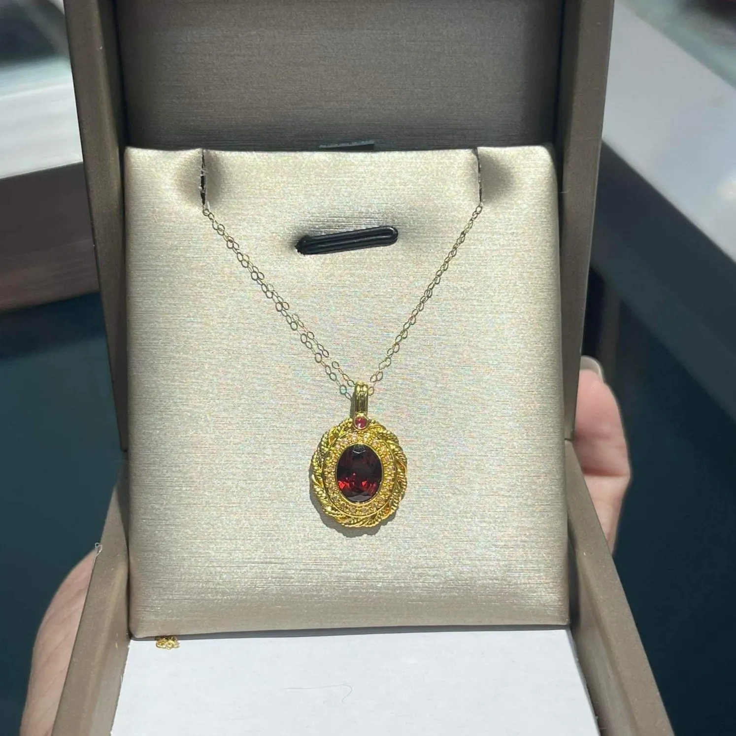 Oval Garnet Women’s Necklace 18K Gold